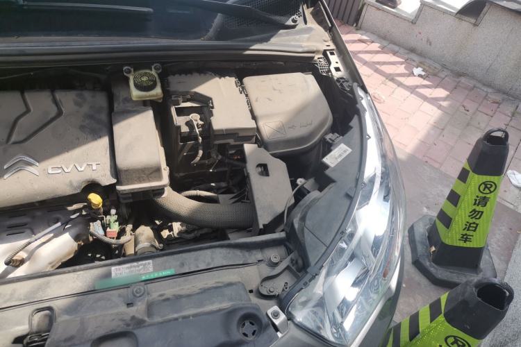 Used Citroen C4L 2013 1.8L Automatic Enjoyment Edition Engine Bay Left