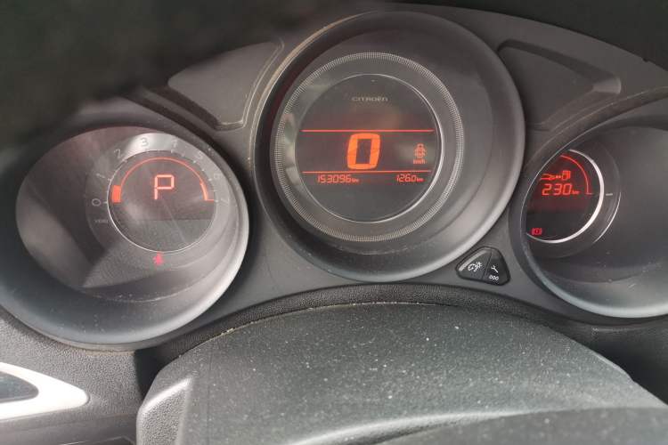 Used Citroen C4L 2013 1.8L Automatic Enjoyment Edition Odometer Close Up
