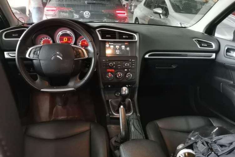 Used Citroen C4L 2014 1.8L Intelligent Drive Manual Enjoyment Model Center Console