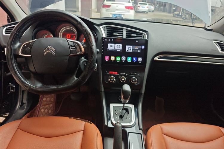 Used Citroen C4L 2014 1.8L Intelligent Drive Automatic Enjoyment Model Center Console