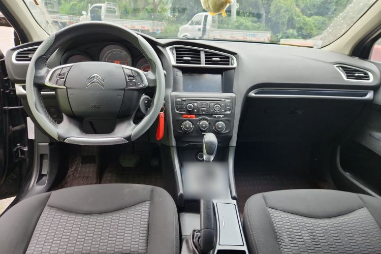 Used Citroen C4L 2014 1.8L Intelligent Drive Automatic Enjoyment Model Center Console