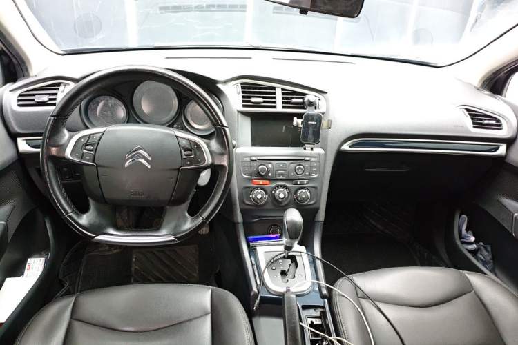 Used Citroen C4L 2014 1.8L Intelligent Drive Automatic Enjoyment Model Center Console