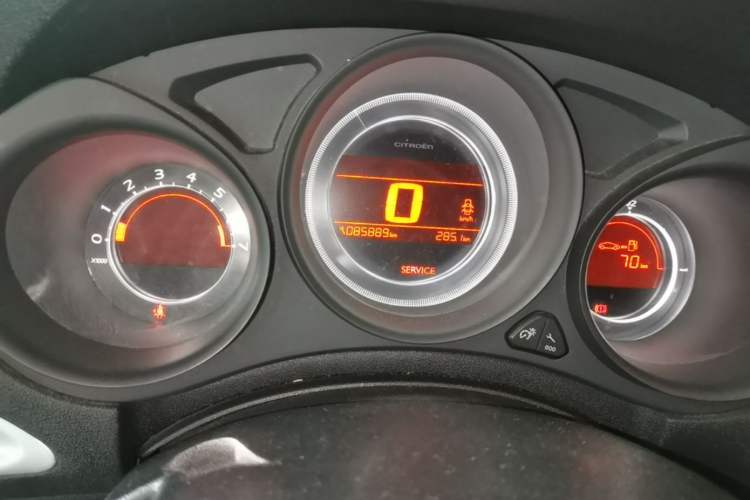 Used Citroen C4L 2014 1.8L Intelligent Drive Manual Enjoyment Model Odometer Close Up