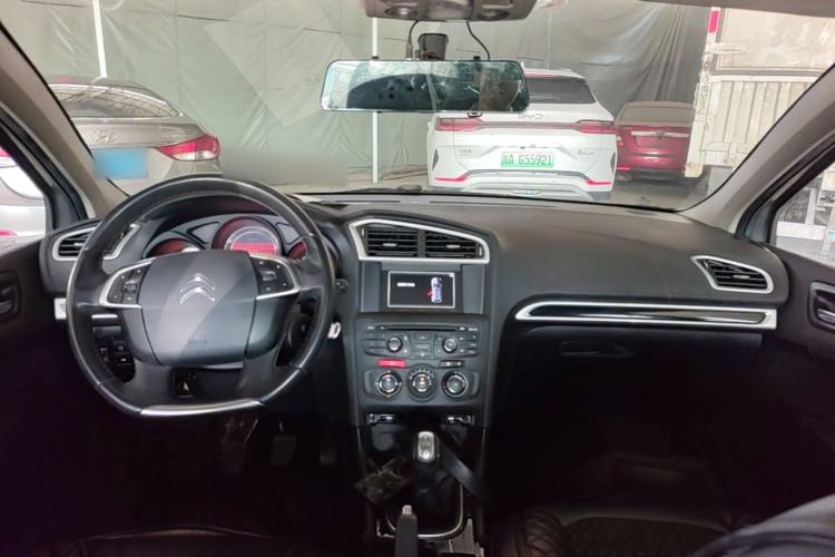 Used Citroen C4L 2014 1.8L Intelligent Drive Manual Enjoyment Model Center Console