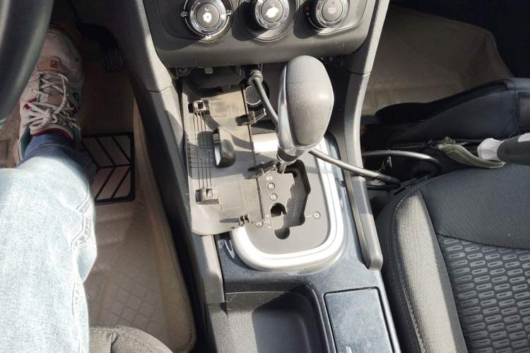 Used Citroen C4L 2014 1.8L Intelligent Drive Automatic Enjoyment Model Gear Lever