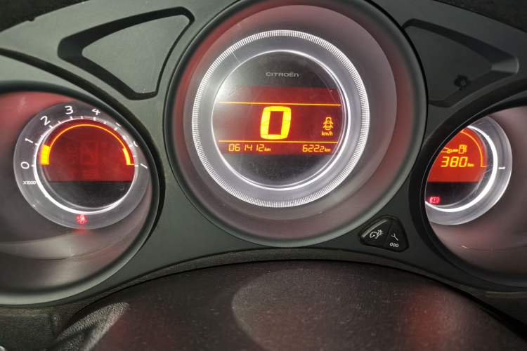Used Citroen C4L 2014 1.8L Intelligent Drive Manual Enjoyment Model Odometer Close Up