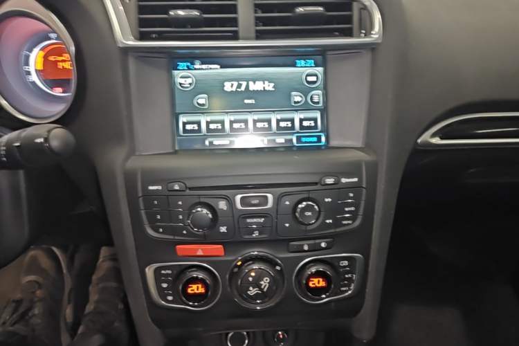Used Citroen C4L 2014 1.8L Intelligent Drive Manual Version – Dynamic Edition Audio And AC Panel