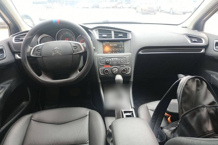 Used Citroen C4L 2014 1.6THP Intelligent Drive Automatic Dynamic Model Center Console