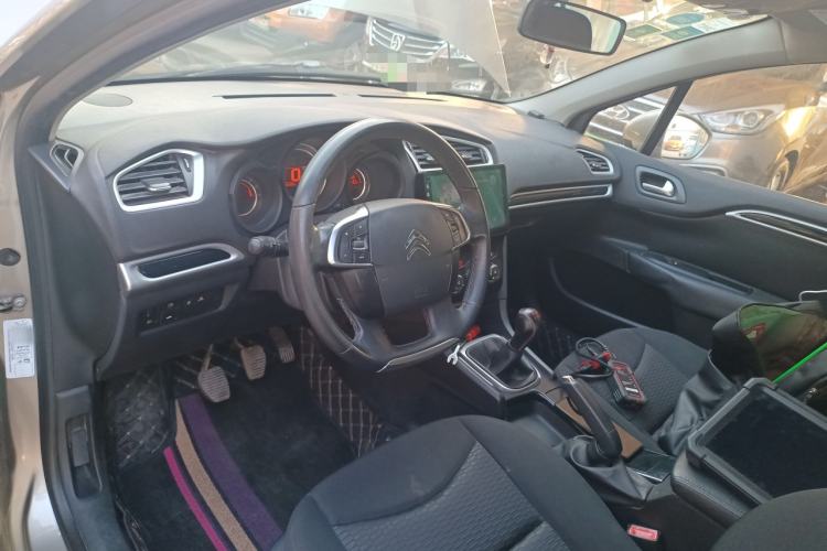 Used Citroen C4L 2014 1.8L Intelligent Drive Manual Enjoyment Model Center Console