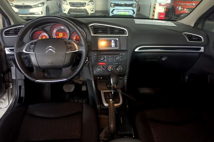 Used Citroen C4L 2014 1.8L Intelligent Drive Automatic Enjoyment Model Center Console
