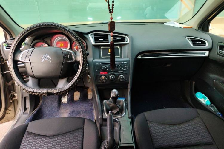 Used Citroen C4L 2014 1.8L Intelligent Drive Manual Enjoyment Model Center Console