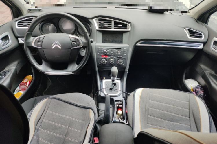 Used Citroen C4L 2014 1.8L Intelligent Drive Automatic Enjoyment Model Center Console