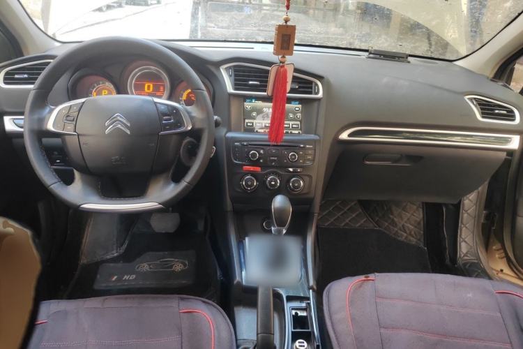 Used Citroen C4L 2014 1.8L Intelligent Drive Automatic Enjoyment Model Center Console
