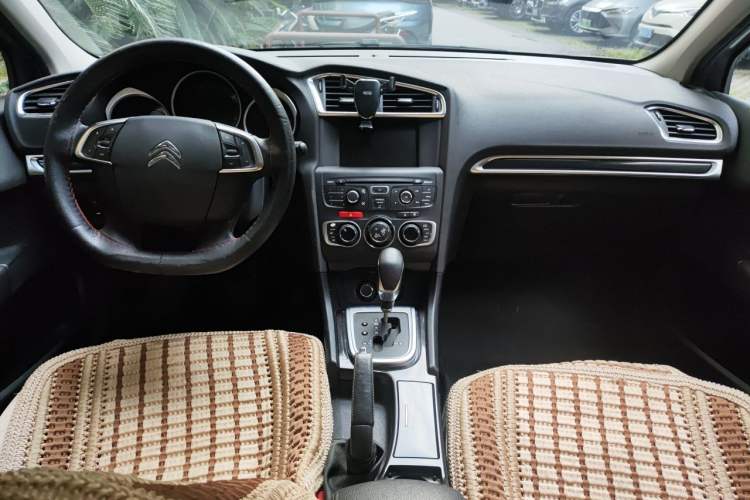 Used Citroen C4L 2014 1.8L Intelligent Drive Automatic Dynamic Model Center Console