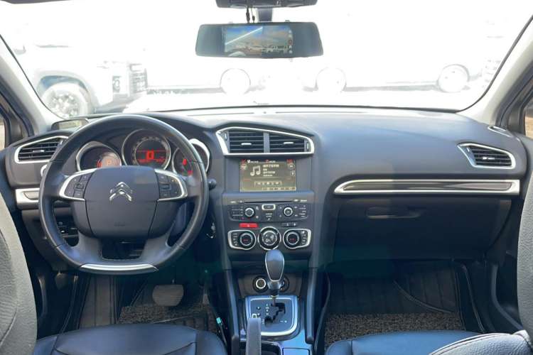 Used Citroen C4L 2014 1.6THP Intelligent Drive Automatic Dynamic Model Center Console