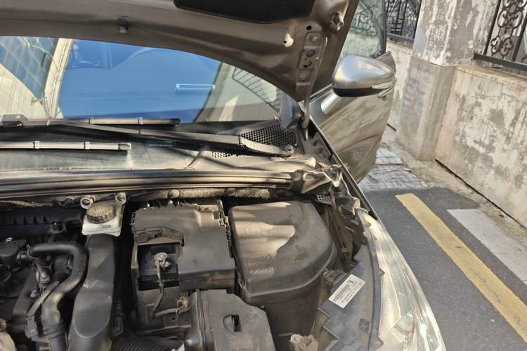 Used Citroen C4L 2014 1.6THP Intelligent Drive Automatic Dynamic Model Engine Bay Left