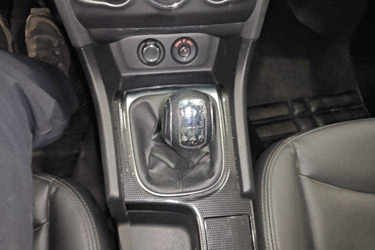 Used Citroen C4L 2014 1.8L Intelligent Drive Manual Version – Dynamic Edition Gear Lever