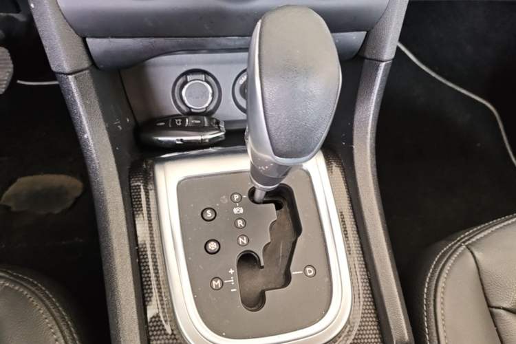 Used Citroen C4L 2014 1.6THP Intelligent Drive Automatic Dynamic Model Gear Lever