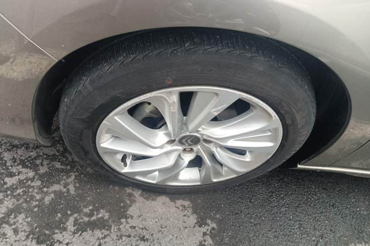 Used Citroen C4L 2014 1.6THP Intelligent Drive Automatic Dynamic Model Left Front Wheel Hub