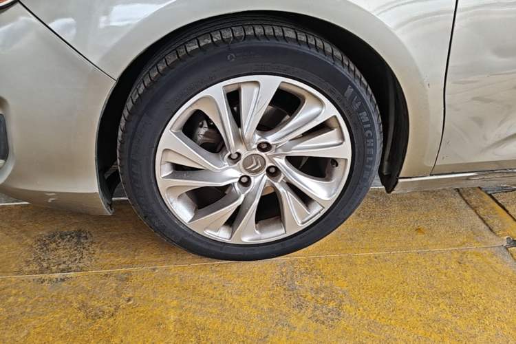 Used Citroen C4L 2014 1.6THP Intelligent Drive Automatic Dynamic Model Left Front Wheel Hub