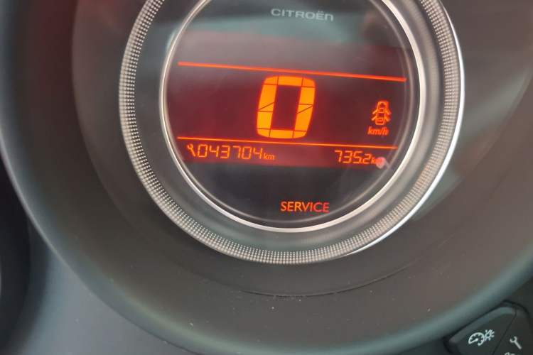 Used Citroen C4L 2014 1.8L Intelligent Drive Manual Enjoyment Model Odometer Close Up
