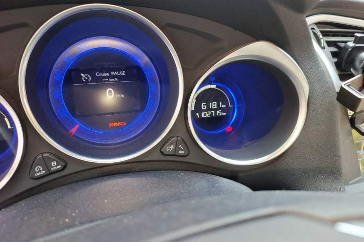 Used Citroen C4L 2014 1.8L Intelligent Drive Automatic Enjoyment Model Odometer Close Up