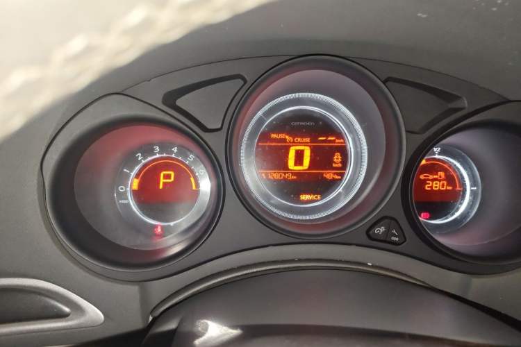 Used Citroen C4L 2014 1.8L Intelligent Drive Automatic Enjoyment Model Odometer Close Up