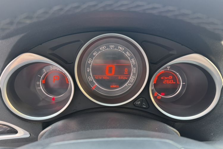 Used Citroen C4L 2014 1.6THP Intelligent Drive Automatic Dynamic Model Odometer Close Up