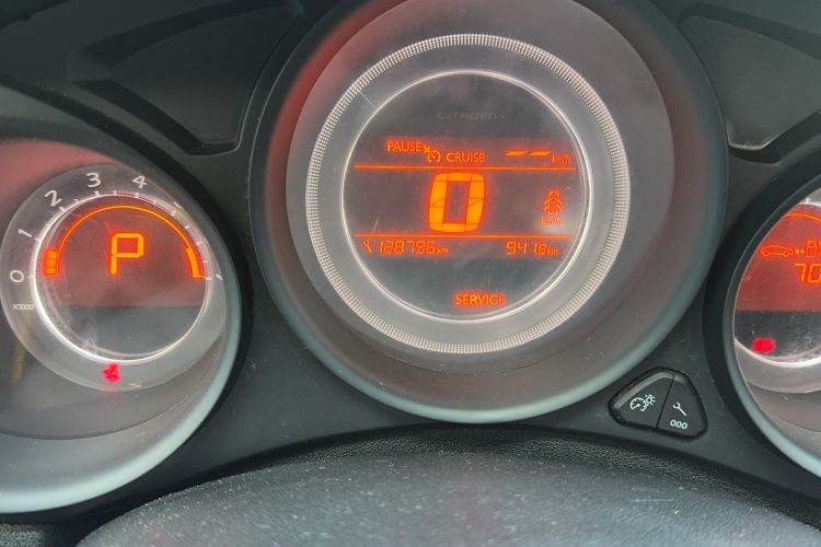 Used Citroen C4L 2014 1.8L Intelligent Drive Automatic Enjoyment Model Odometer Close Up