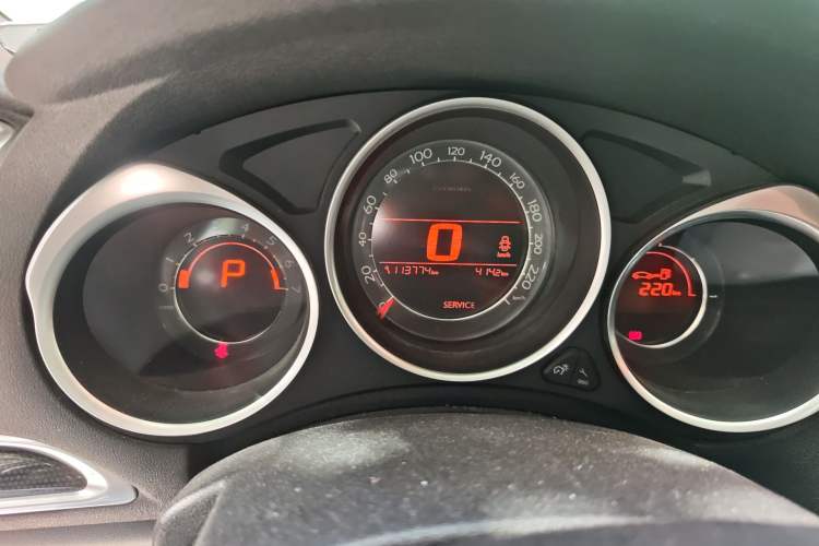 Used Citroen C4L 2014 1.6THP Intelligent Drive Automatic Dynamic Model Odometer Close Up