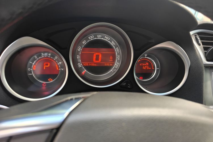 Used Citroen C4L 2014 1.6THP Intelligent Drive Automatic Dynamic Model Odometer Close Up