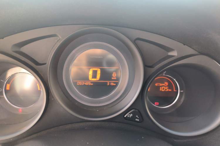 Used Citroen C4L 2014 1.8L Intelligent Drive Manual Enjoyment Model Odometer Close Up