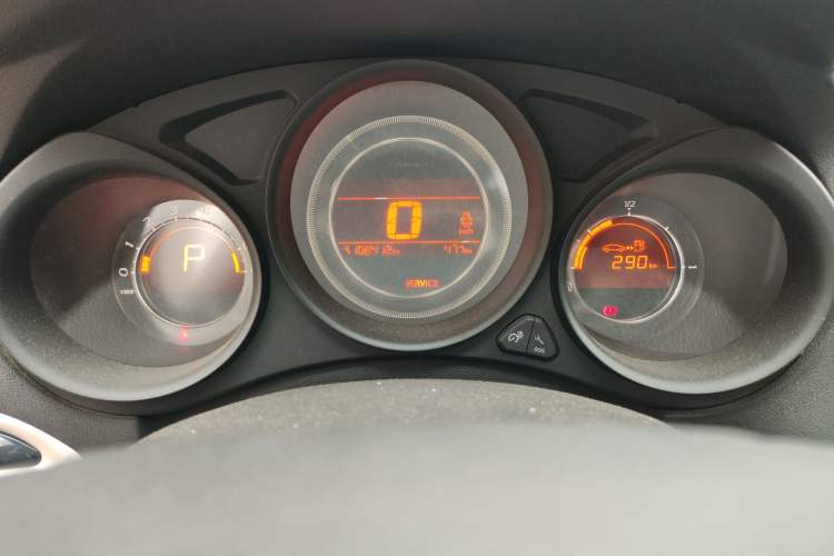 Used Citroen C4L 2014 1.8L Intelligent Drive Automatic Enjoyment Model Odometer Close Up
