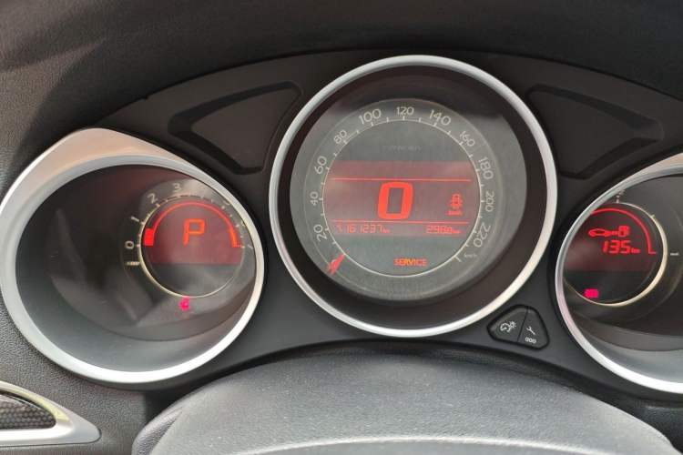 Used Citroen C4L 2014 1.8L Intelligent Drive Automatic Dynamic Model Odometer Close Up