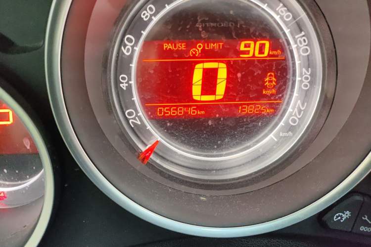 Used Citroen C4L 2014 1.8L Intelligent Drive Automatic Dynamic Model Odometer Close Up