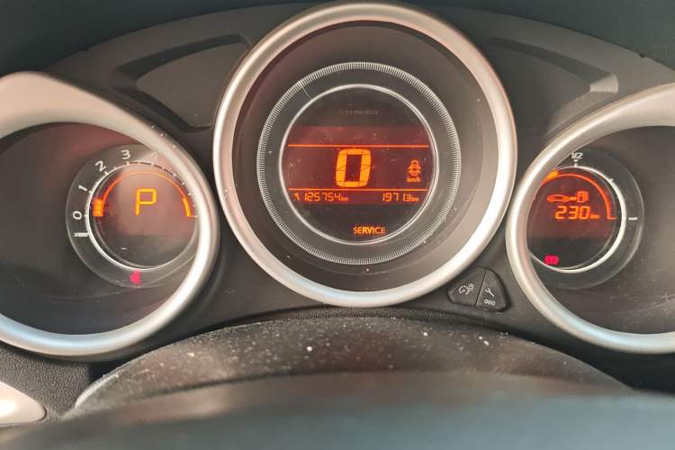 Used Citroen C4L 2014 1.8L Intelligent Drive Automatic Enjoyment Model Odometer Close Up