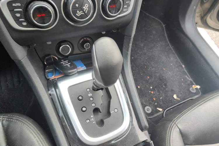 Used Citroen C4L 2014 1.6THP Intelligent Drive Automatic Dynamic Model Gear Lever