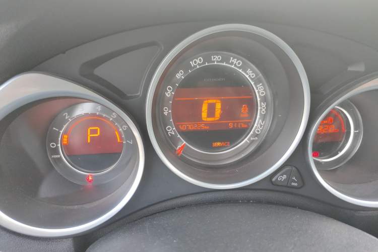 Used Citroen C4L 2014 1.6THP Intelligent Drive Automatic Dynamic Model Odometer Close Up