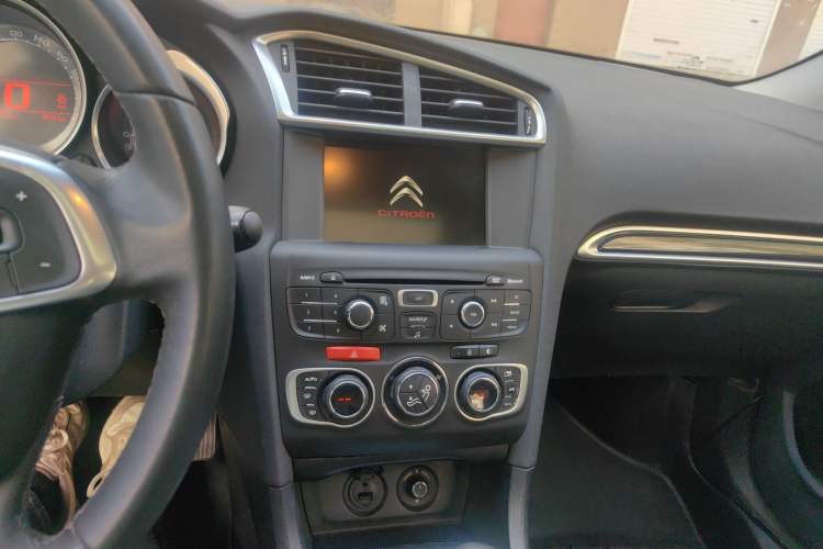 Used Citroen C4L 2014 1.8L Intelligent Drive Manual Version – Dynamic Edition Audio And AC Panel