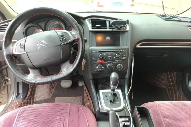 Used Citroen C4L 2014 1.8L Intelligent Drive Automatic Enjoyment Model Center Console