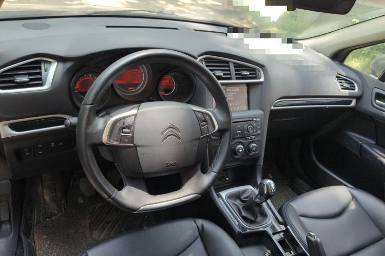 Used Citroen C4L 2014 1.8L Intelligent Drive Manual Enjoyment Model Center Console