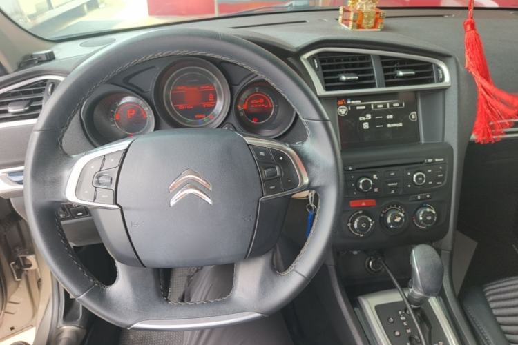 Used Citroen C4L 2014 1.8L Intelligent Drive Automatic Enjoyment Model Center Console