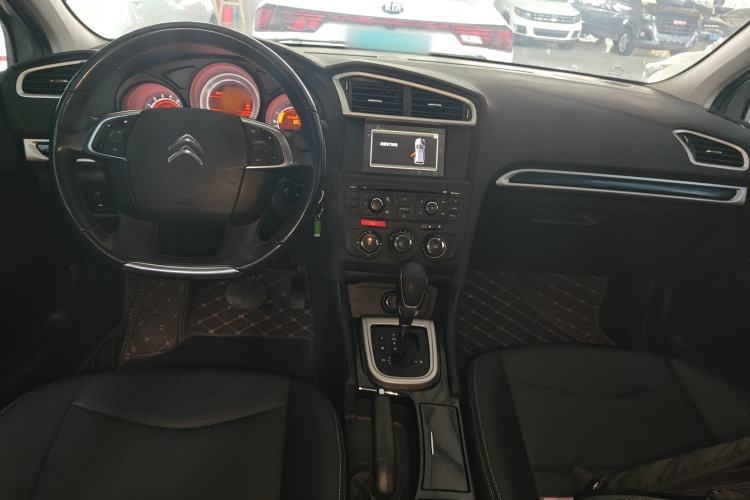 Used Citroen C4L 2014 1.8L Intelligent Drive Automatic Enjoyment Model Center Console