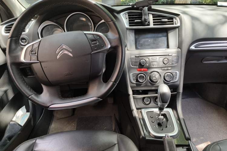 Used Citroen C4L 2014 1.8L Intelligent Drive Automatic Dynamic Model Center Console