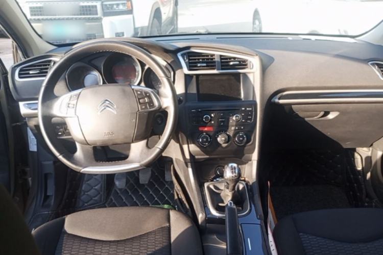 Used Citroen C4L 2014 1.8L Intelligent Drive Manual Enjoyment Model Center Console