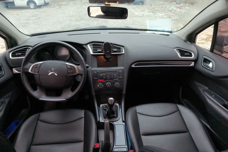 Used Citroen C4L 2014 1.8L Intelligent Drive Manual Enjoyment Model Center Console