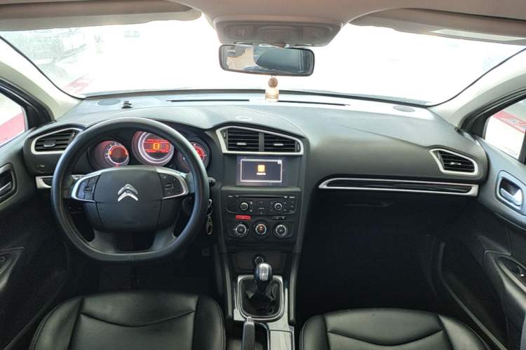 Used Citroen C4L 2014 1.8L Intelligent Drive Manual Enjoyment Model Center Console
