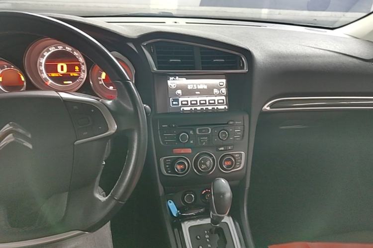 Used Citroen C4L 2014 1.8L Intelligent Drive Automatic Dynamic Model Center Console
