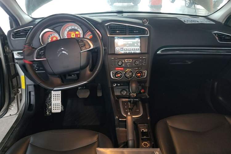 Used Citroen C4L 2014 1.6THP Intelligent Drive Automatic Dynamic Model Center Console