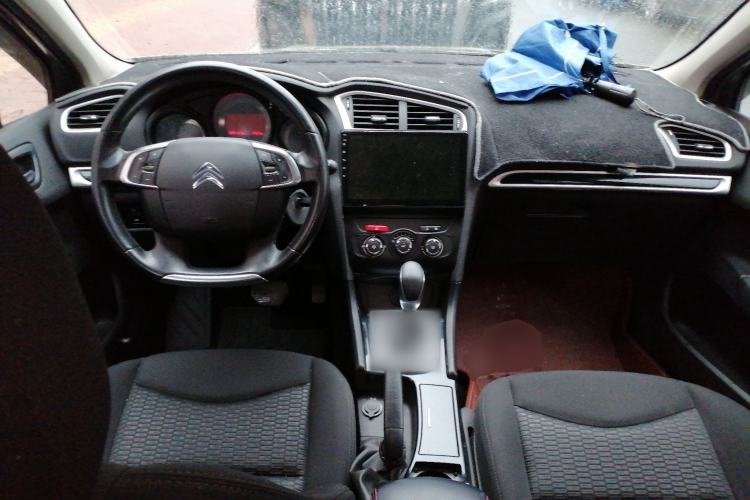 Used Citroen C4L 2014 1.8L Intelligent Drive Automatic Enjoyment Model Center Console